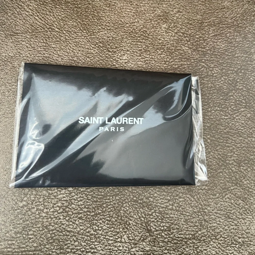 Saint Laurent Quilted Patchwork Leather Shoulder Bag in Beige - Picture 10 of 11